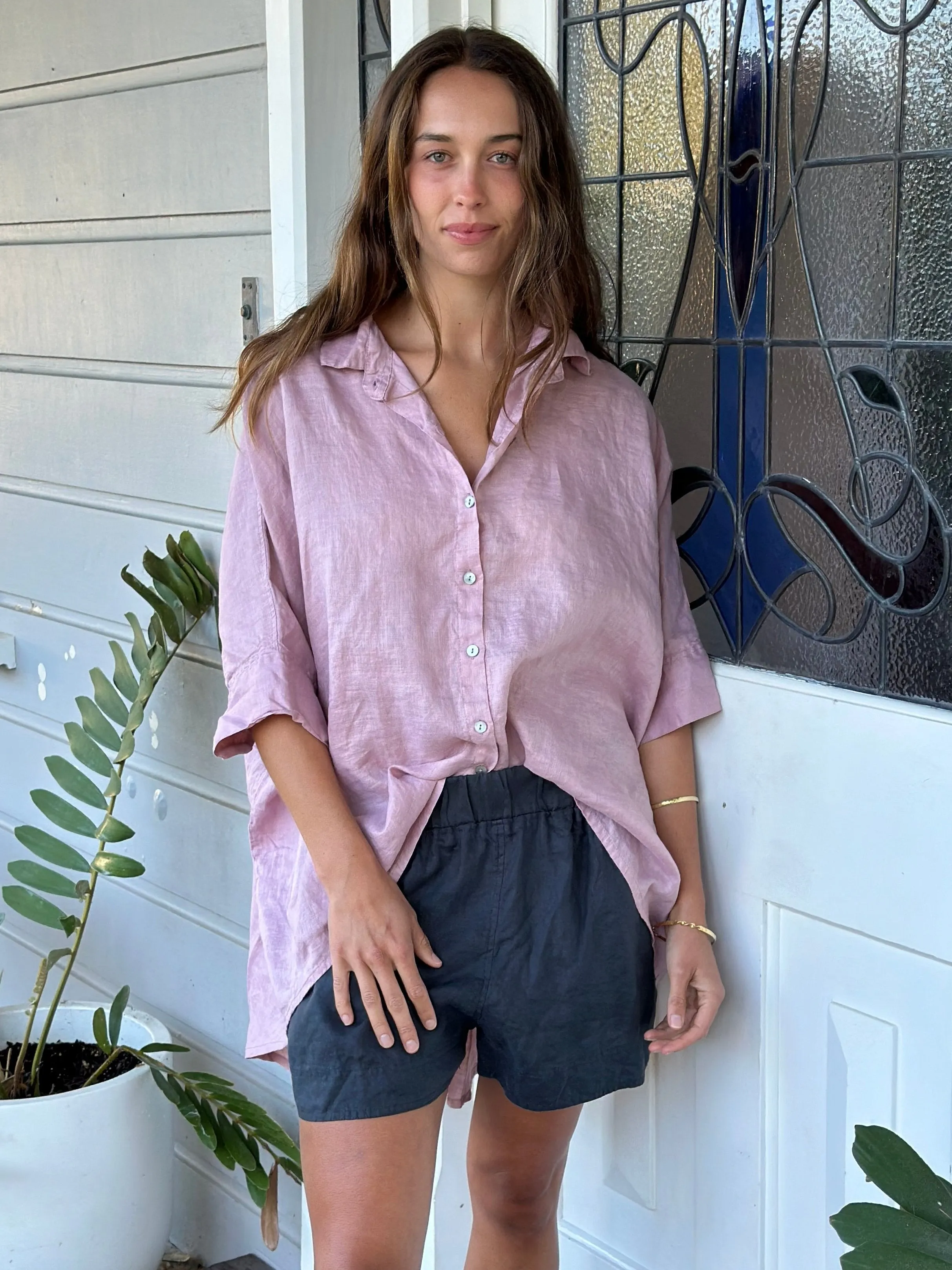 abbey short - charcoal linen