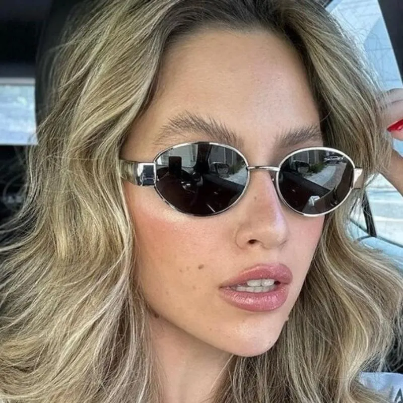 Chic Retro-Style Sunglasses with UV400 Eye Protection for Fashion-Forward Looks
