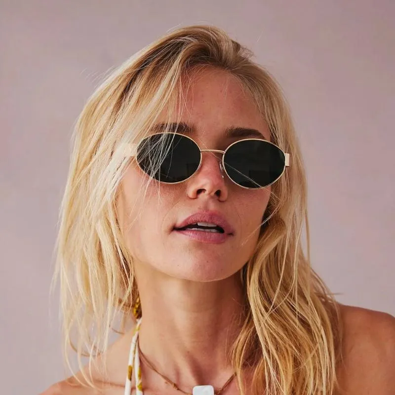 Chic Retro-Style Sunglasses with UV400 Eye Protection for Fashion-Forward Looks