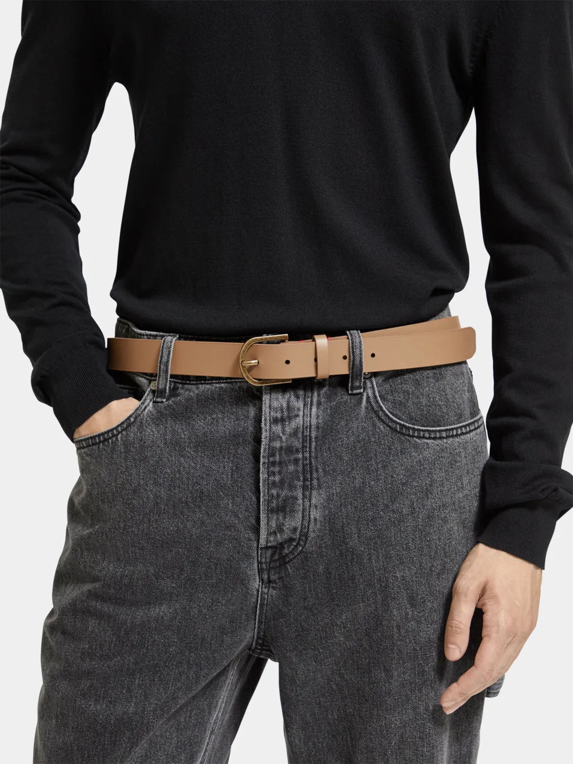 Recycled leather belt