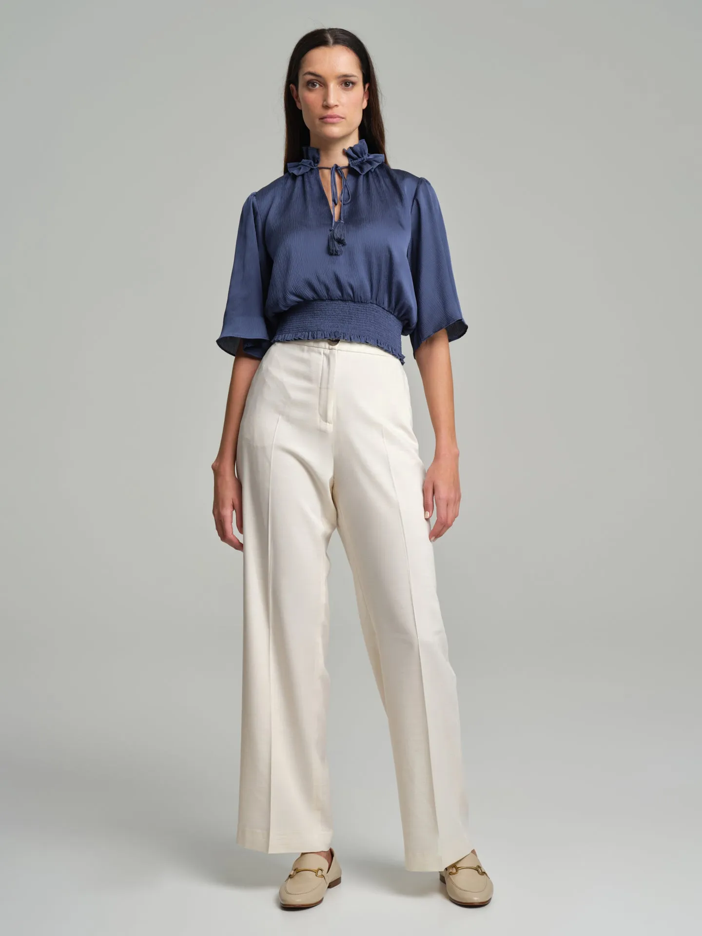 Short frilled blouse with smocked waistband