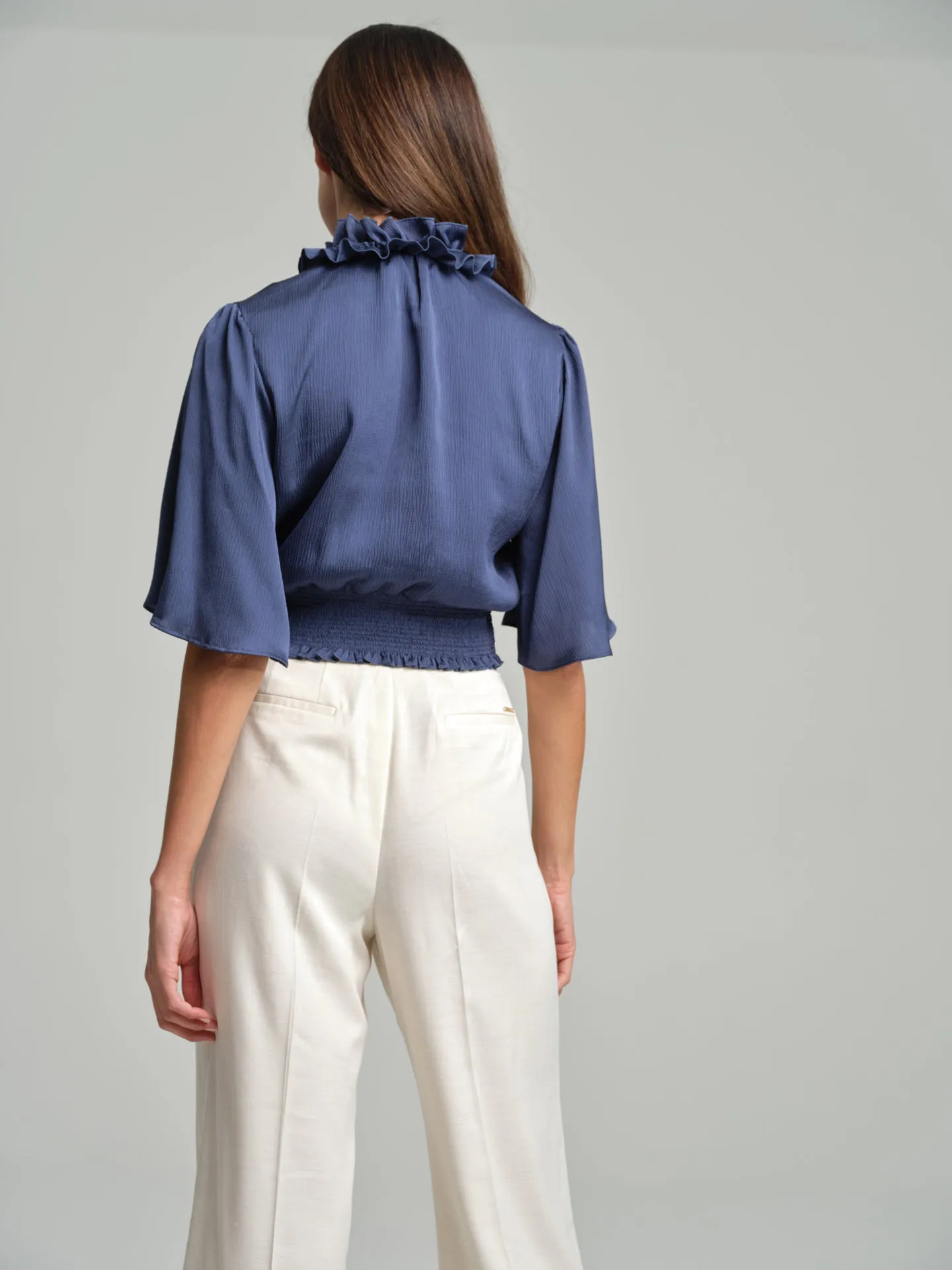 Short frilled blouse with smocked waistband